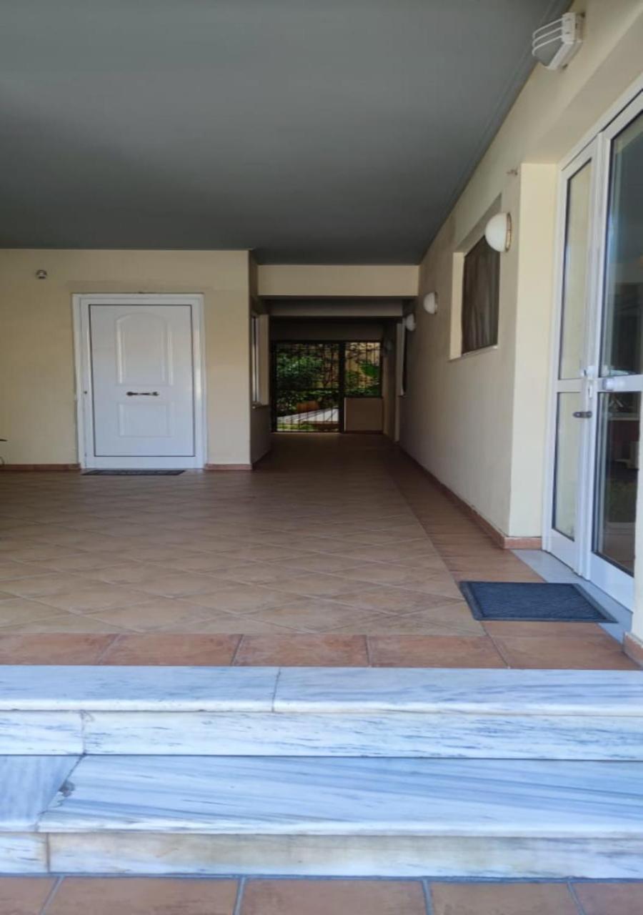 Apartment In A Quiet Location. Ateny Zewnętrze zdjęcie