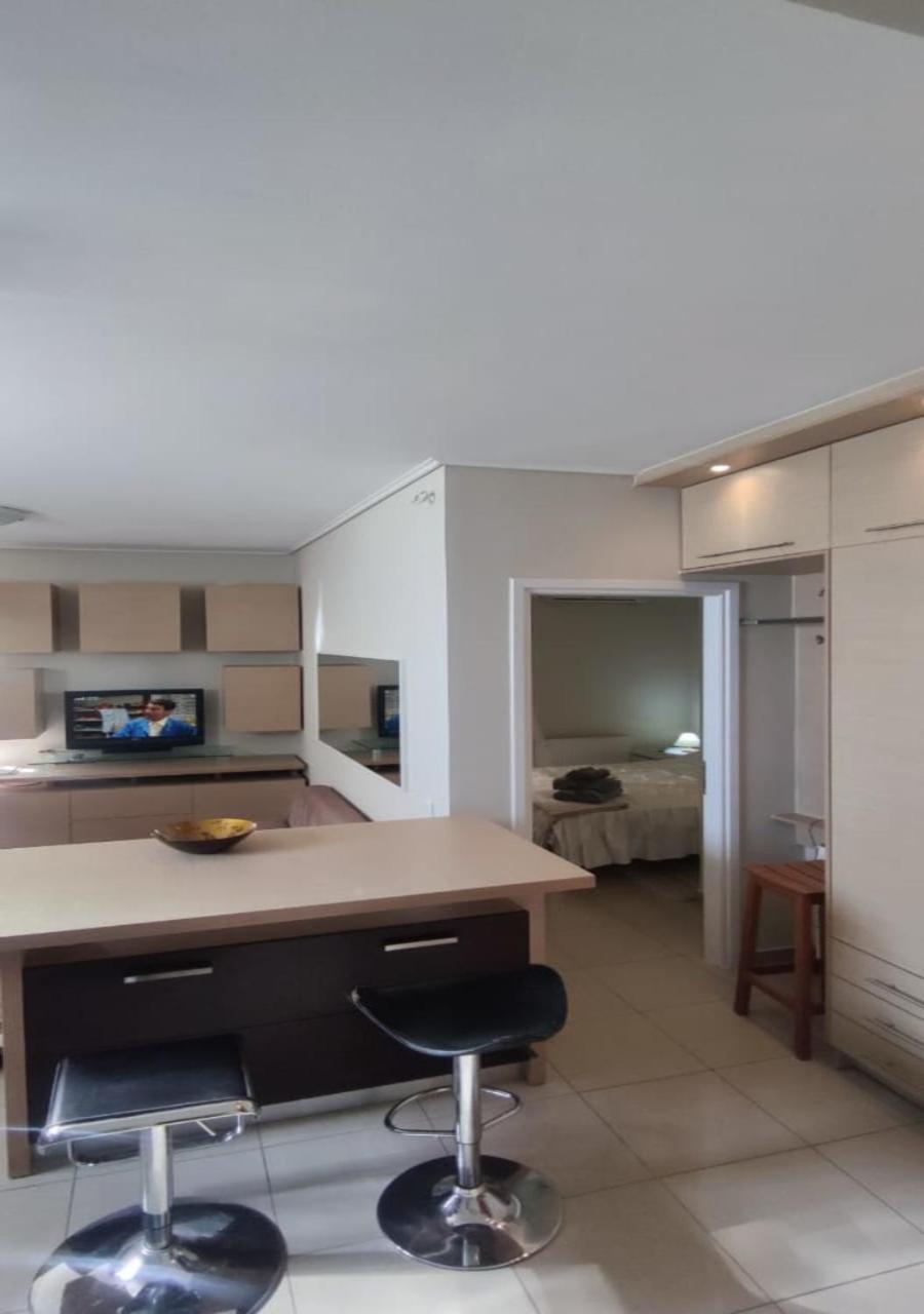 Apartment In A Quiet Location. Ateny Zewnętrze zdjęcie