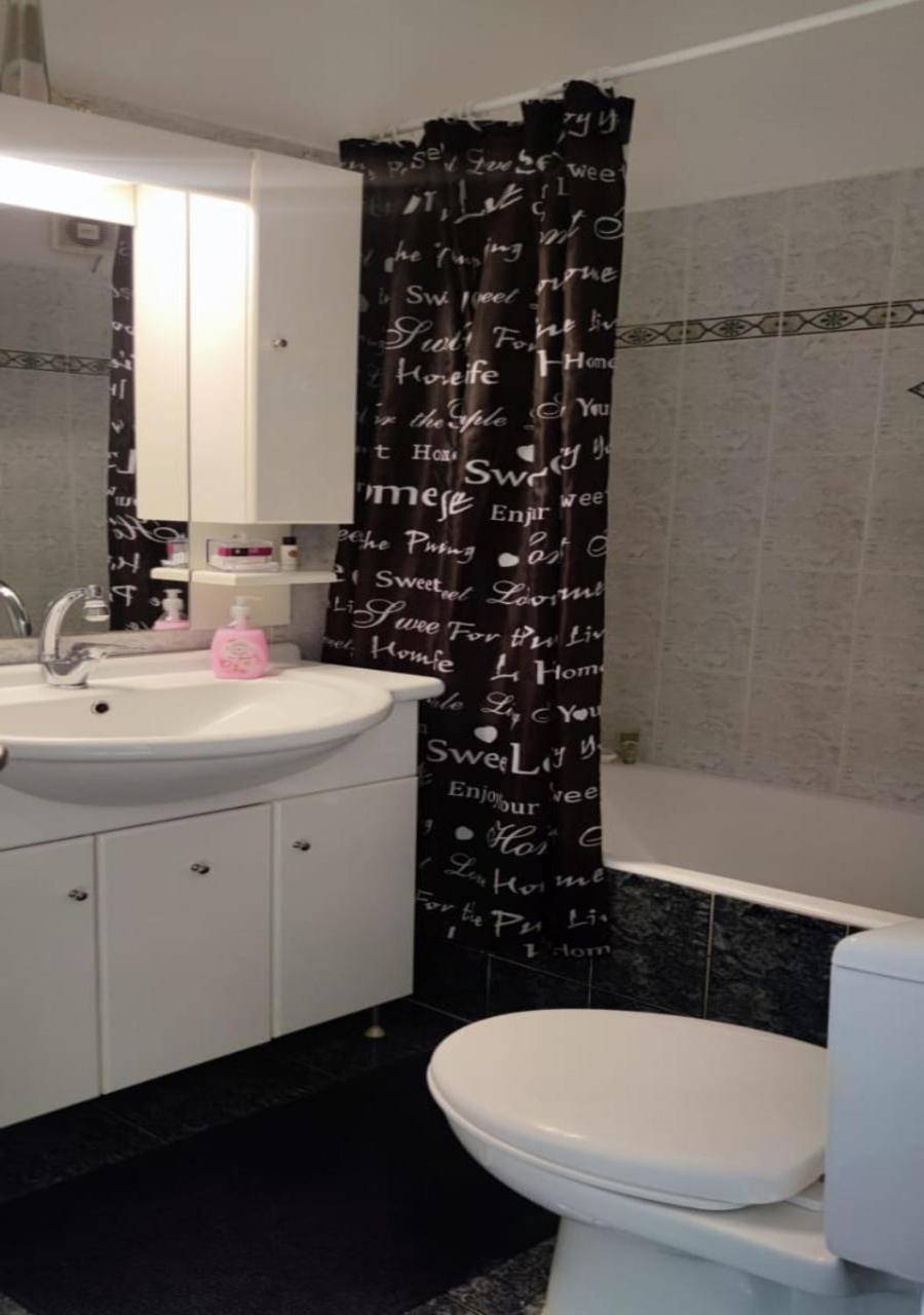 Apartment In A Quiet Location. Ateny Zewnętrze zdjęcie