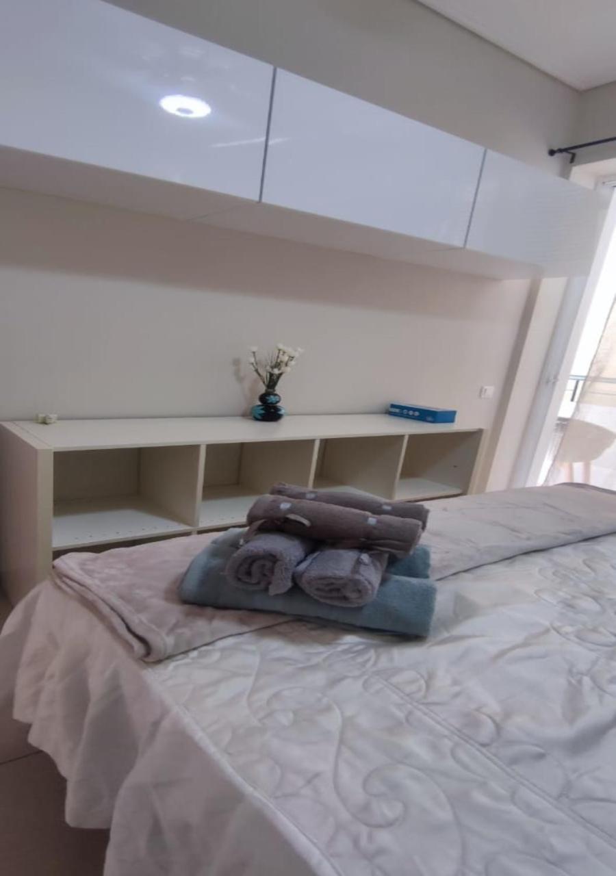 Apartment In A Quiet Location. Ateny Zewnętrze zdjęcie