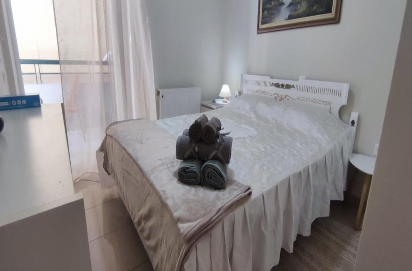 Apartment In A Quiet Location. Ateny Zewnętrze zdjęcie