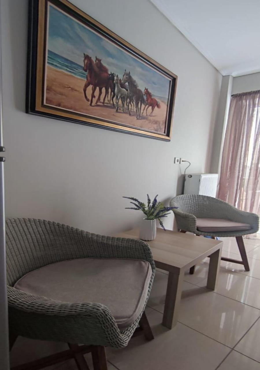 Apartment In A Quiet Location. Ateny Zewnętrze zdjęcie